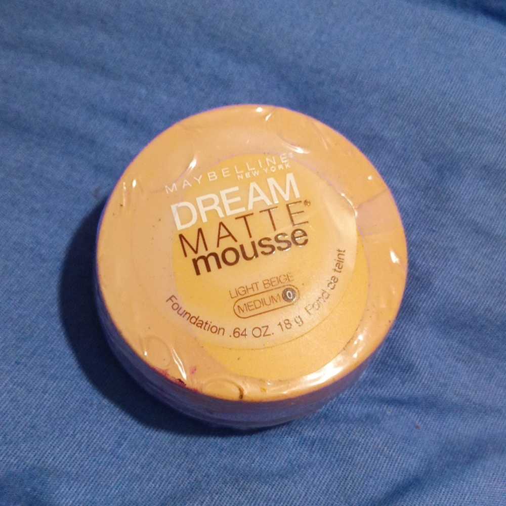 Maybelline New York dream matte moose light beige medium.64 Oz new unopened